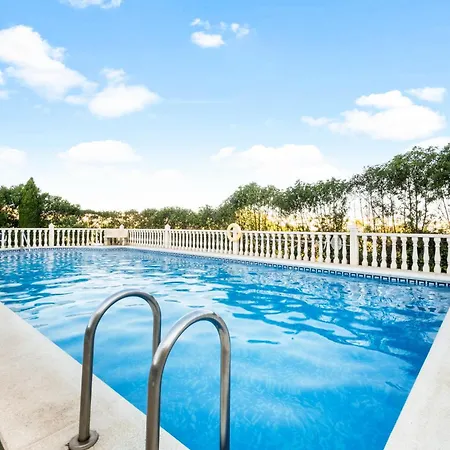 Views With Pool,
